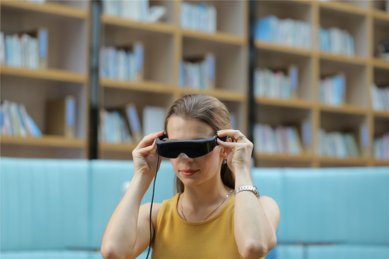 200 дюймовые VR умные очки FOV 43 градусов 1800 нитсов головной дисплей